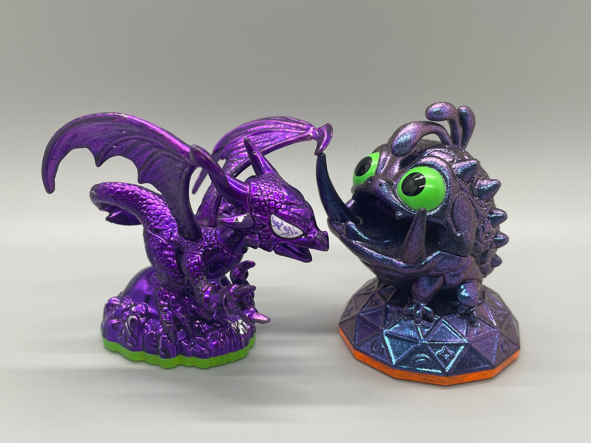 Highlighting the difference between the 'Iridescent' variants and Toy Fair Cynder